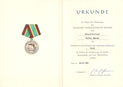 149e Medaille für Dienste in der Nationale Volksarmee für 15 Dienstjahre Punze 900 - 9 www.ddrmedailles.nl