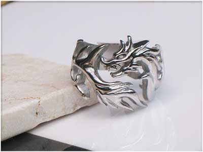 cincin tengkorak romancouple