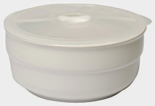  Housewares International 4-In-One 28-Ounce Ceramic Baking and Storage Dish with Silicone Snap Lock Lid, 5-3/4-Inch Round, White