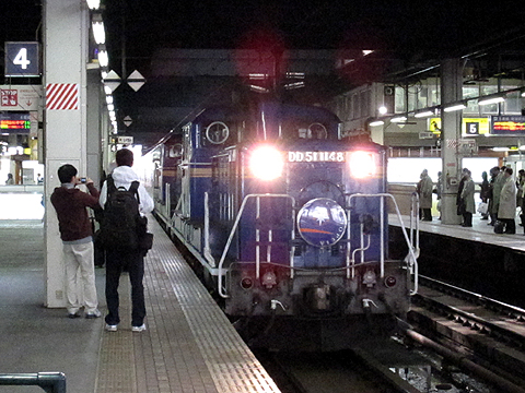 JR寝台特急「カシオペア」　札幌駅入線