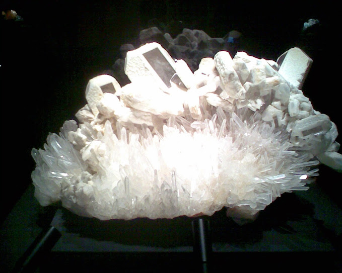 Kristalle in der Mineralienausstellung Terra Mineralia