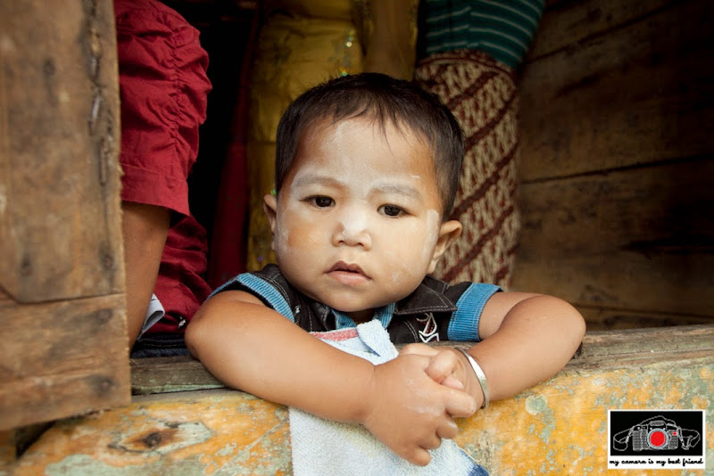 Derti Manulang_Barus_North Sumatra_Cultural Debt_Batak_2012_Indonesia_Boy in Window