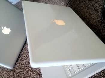 Apple MacBook 13" White Intel Core 2 Duo T7200, 2.0 GHZ, 1GB, 160 Gb Hard Drive, DVD Burner, Wi-fi, Camera, Mac Os 10.6 Snow Leopard and Ilife