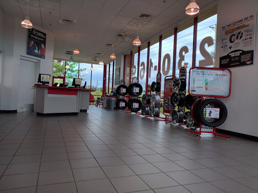Tire Shop «Discount Tire Store - Gallatin, TN», reviews and photos, 1315 Nashville Pike, Gallatin, TN 37066, USA