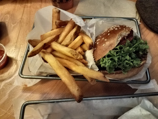 Hamburger Restaurant «The Ruckus», reviews and photos, 4144 N Oakland Ave, Shorewood, WI 53211, USA