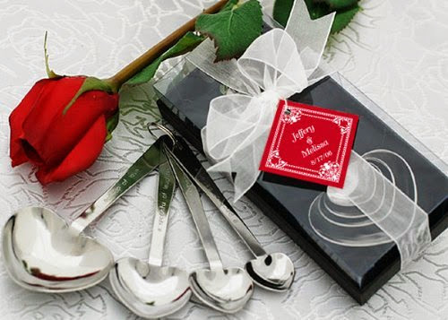 Love Beyond Measure Heart Measuring Spoons in Gift Box (Set of 72)