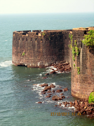 तटबंदितील बुरुज 