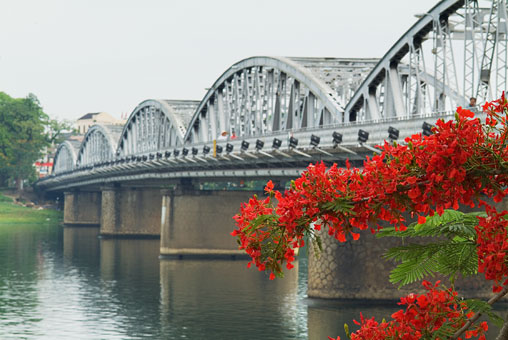 Thơ hay họa ảnh cầu Trường Tiền xứ Huế Ảnh cầu Tràng Tiền