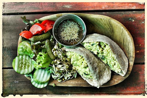 EAT.CO - What nourishes you