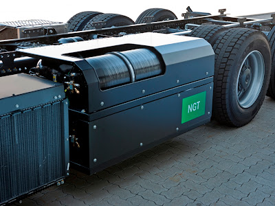 Mercedes Econic NGT - zbiorniki na gaz ziemny (CNG) z materiałów kompozytowych