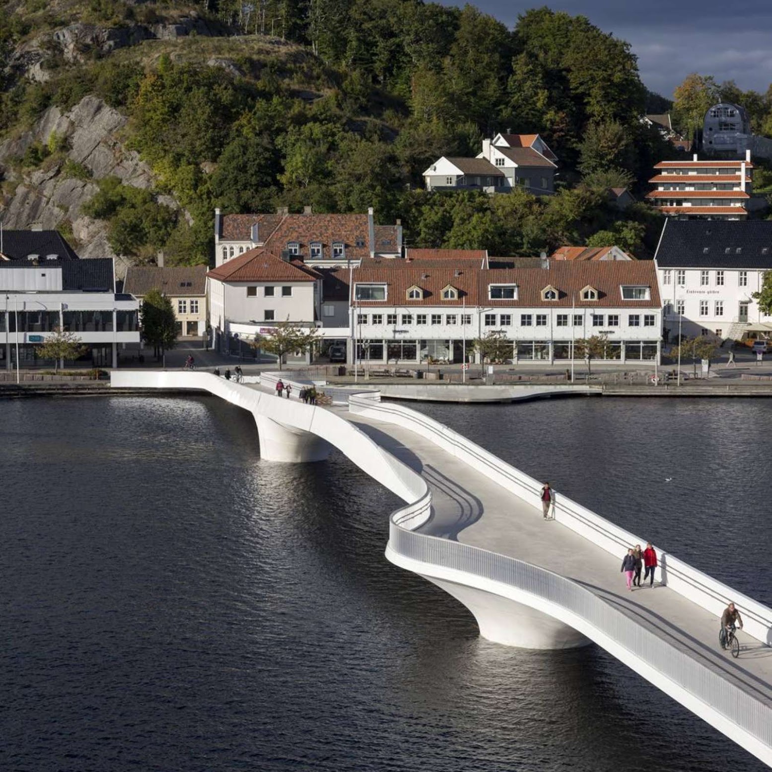 Mandal, Norvegia: [INAUGURATED THE BRIDGE'S “BUEN” CULTURAL CENTRE BY 3XN]