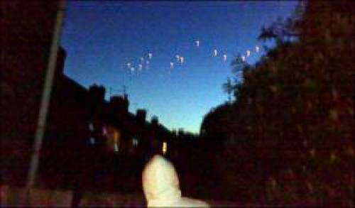 20 Ufos In Formation Over The Uk 20 Ufos In Formation Over The Uk
