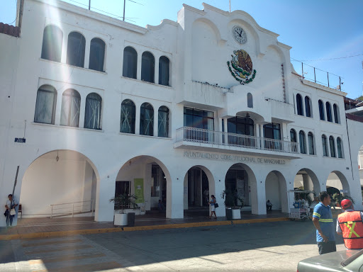 Municipio de Manzanillo, Calle Juárez 100, Centro, Centro Histórico, 28200 Manzanillo, Col., México, Oficina de gobierno local | COL