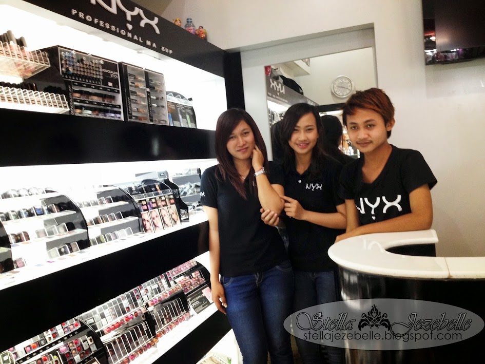 NYX cosmetics, makeup, swatches, review, makeup artist, eyeshadow, lip liner, lipstick, smokey eyes, khmer, cambodia, phnom penh, blogger, makeup collection, makeup haul, 