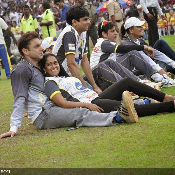Sohail Khan with his sister Arpita during the Celebrity Cricket League 2014, held at the DY Patil Stadium, in Mumbai, on January 25, 2014. (pic: Viral Bhayani)
