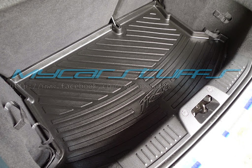 2013 ford focus hatchback cargo space