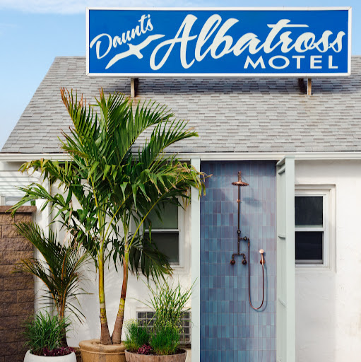 Daunt's Albatross Motel logo