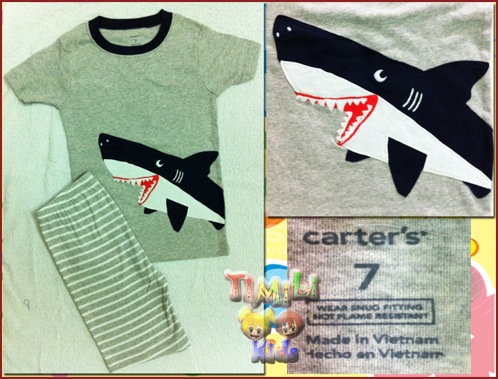 Bộ bé trai Child of mine - một nhãn hàng của Carter's, màu xám, hình con cá mập, việt nam xuất khẩu.