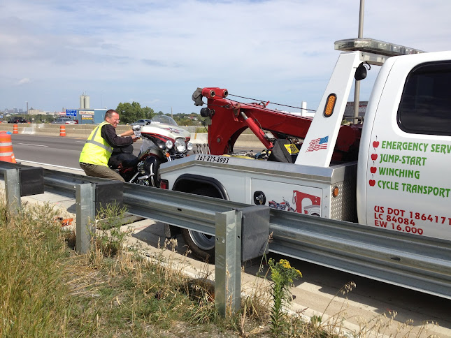 Peterbrownroute66 being towed off freeway