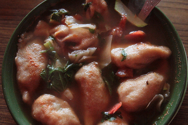 what to eat in dharamsala, momo soup, tibetan momos, cooking class tibetan food, tibetan cuisine, dharamsala food