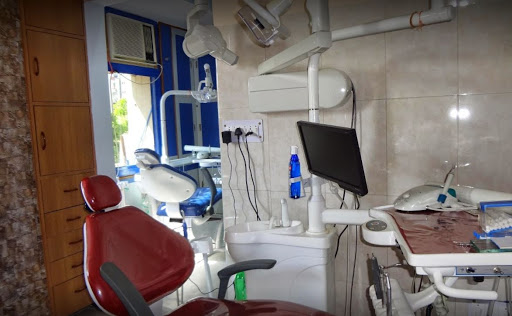 Dr. Vikrant Kundu (Dentist In Sector 4 Dwarka), No. 146, First Floor Vardhman Plaza (Opp. Sai Temple), Ashirwad Chowk, Sector 4, Dwarka, Delhi, 110078, India, Cosmetic_Dentist, state UP