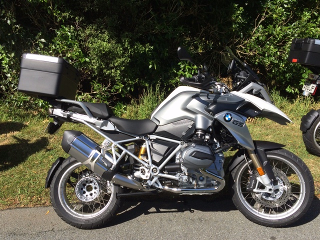 Bandit 1250 and BMW R1200GS LC mods: BMW R1200GS LC 2014 versus Bandit 1250  review
