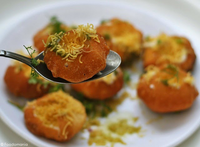 Dahi Puri Recipe | How to make Bombay Chaat Dahi Sev Batata Poori | Delicious recipe by Kavitha Ramaswamy from Foodomania.com