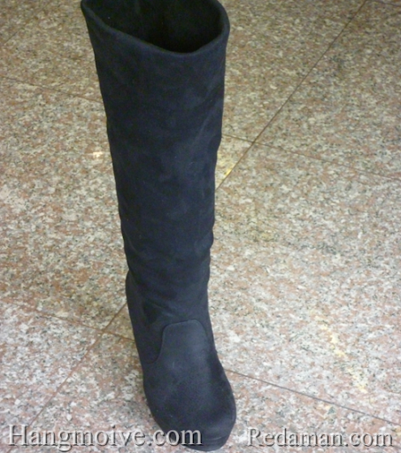 Boots đế xuồng, cao cổ quá đầu gối, chất liệu bằng da lộn, màu đen Boots đế xuồng, cao cổ quá đầu gối, chất liệu bằng da lộn, màu đen 1 - Chỉ với 680.000đ