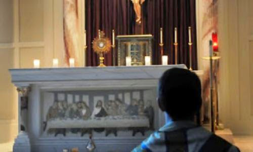 Is Genuflecting On Both Knees Necessary When There Is Adoration Of The Blessed Sacrament Is Genuflecting On Both Knees Necessary When There Is Adoration Of The Blessed Sacrament