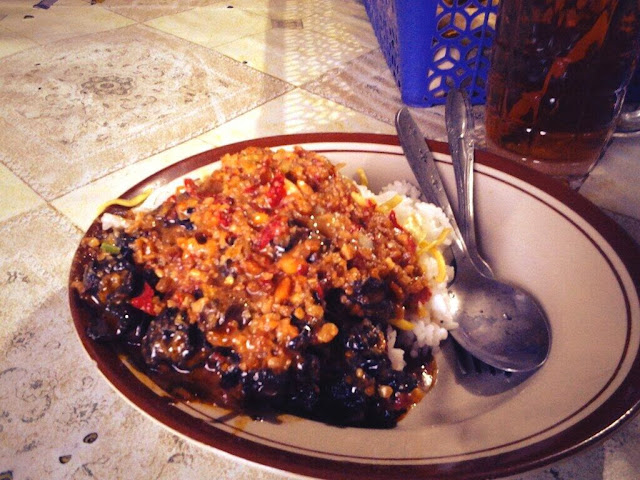 Salah satu menu nasi pecel WM. Mbak Toen (Nasi Pecel Keong)