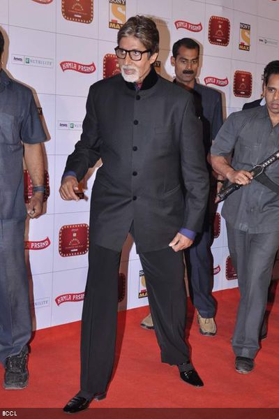 Amitabh Bachchan makes his presence on the red carpet during the Stardust Awards 2013, held in Mumbai on January 26, 2013. (Pic: Viral Bhayani)