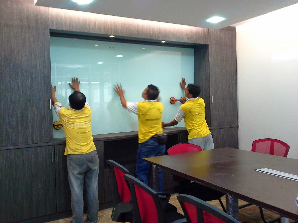 glass panel to meeting room