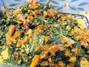 Easy vegetarian side dish: recipe for Creamed kale with caramelized onions