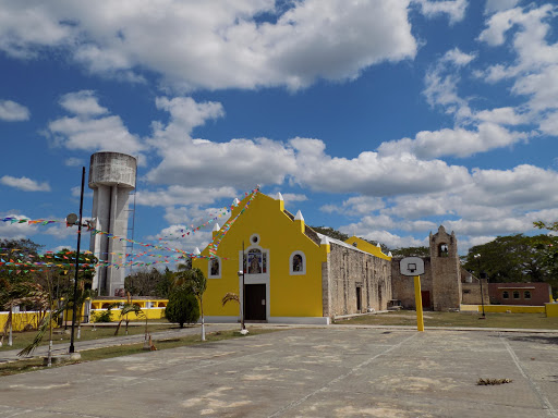 Iglesia De Yaxkukul, Calle 20 97A, Yaxkukul, Yuc., México, Institución religiosa | YUC