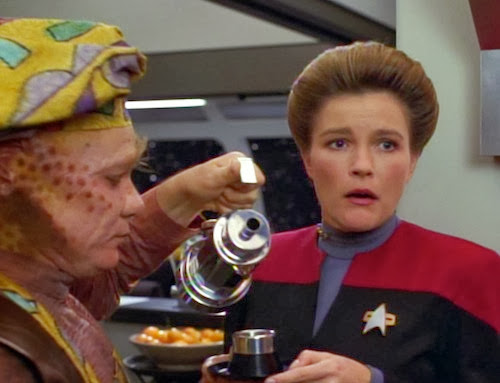 Star Trek: Voyager, 1x06