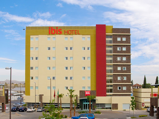 Hotel ibis Chihuahua, Av. Benito Juarez Garcia 3115, Col Centro, 31000 Chihuahua, Chih., México, Alojamiento en interiores | CHIH