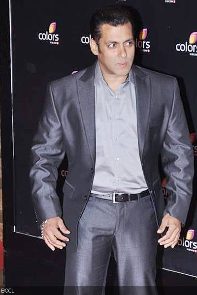Smashing Salman Khan poses for the cameras during a bash organised by a TV channel at Grand Hyatt in Mumbai on February 2, 2013. (Pic: Viral Bhayani)