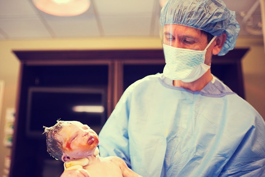 Mom Photographer Takes Birth Photos of Her Own Labor