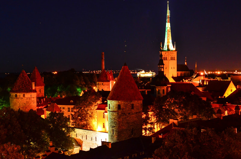 Tallinn at night