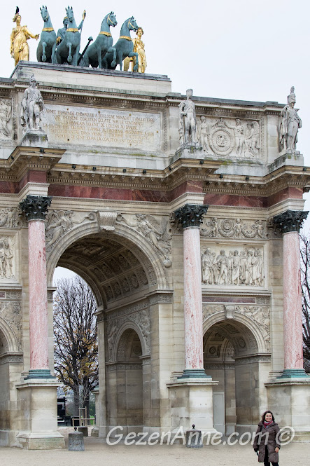 Arc de Triomphe du Carrousel önünde, Paris