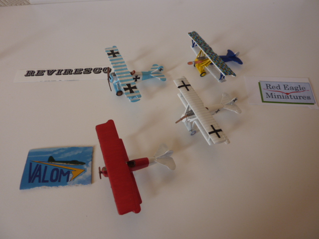 Montage Fokker DVII : Valom, Redeagle miniatures et Reviresco  P1070593