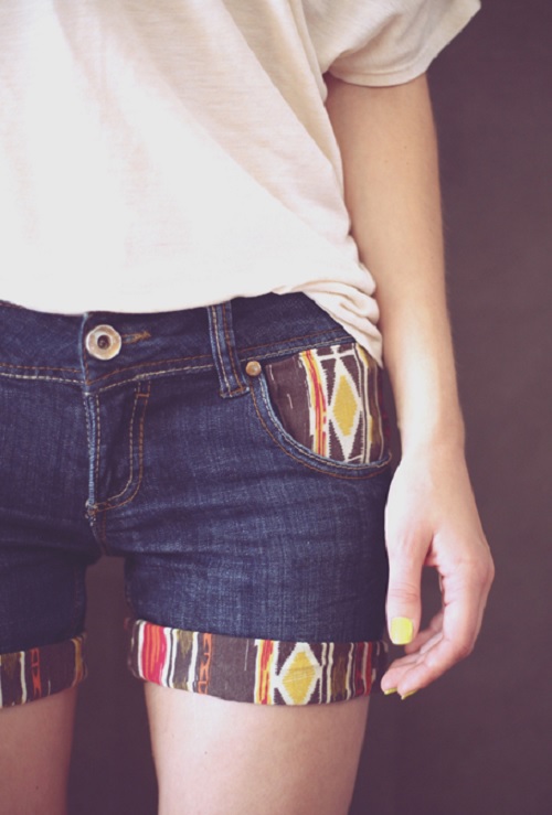 shorts jeans customizado com tecido na barra