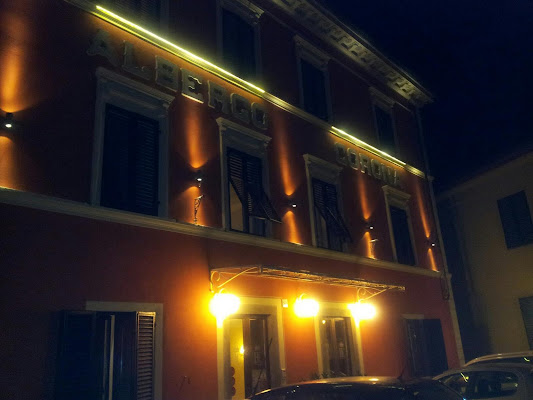 Hotel Corona, Via Serraglia, 78, 55022 Bagni di Lucca LU, Italy