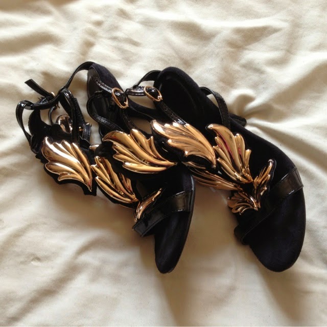 Sammi Jackson - OASAP Gold Leaf Sandals