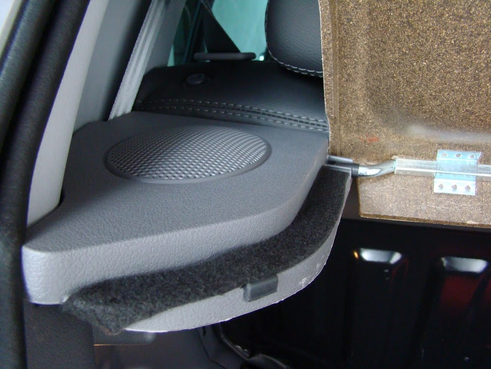 DIY - Revestir o encosto dos assentos traseiros & nhec-nhec da tampa do porta-malas DSC09409
