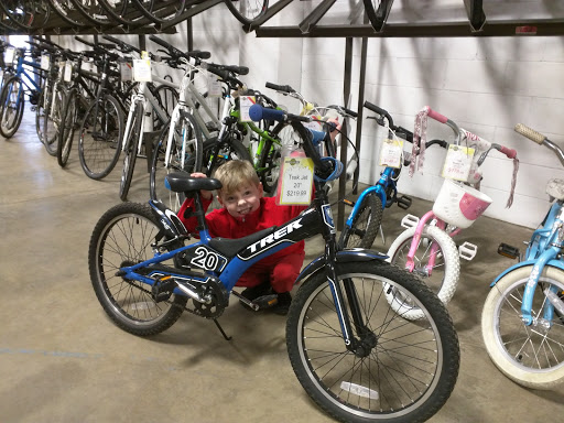 Bicycle Rental Service «Freewheel Bike Midtown Bike Center», reviews and photos, 2834 10th Ave S, Minneapolis, MN 55407, USA