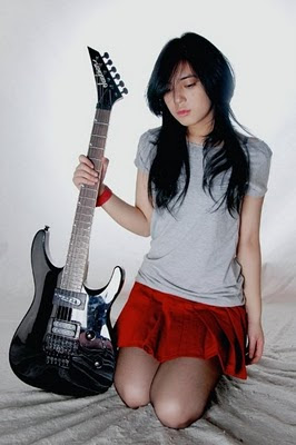 Prisa Adinda, Si Cantik Jago Gitar Prisa Adinda, Si Cantik Jago Gitar
