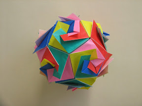 Dodecahedron by Silvana Mamino. Instructions: http://www.modulandia.it/modelli_dod.htm