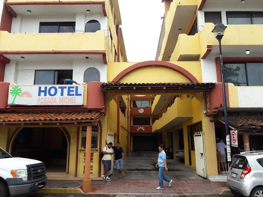 Hotel Posada Michel, Calle Ejido 14, Centro, 40880 Zihuatanejo, Gro., México, Hotel en el centro | GRO