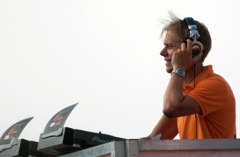       " Armin van Buuren - A State of Trance 526 - 15 - 09 - 2011 "       AA